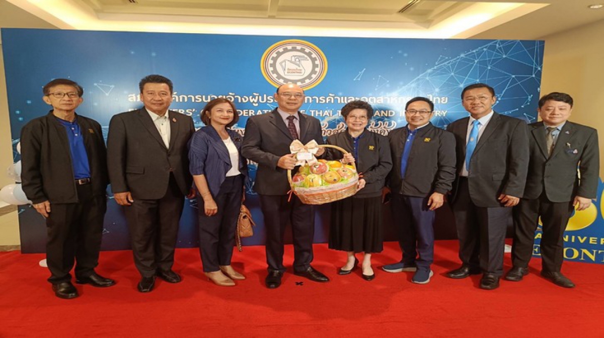 ท่านประธานสภาฯ รองประธานสภาฯ และเลขาธิการสภาฯ เข้าร่วมงานฉลองครบรอบ 30 ปี สภาองค์การนายจ้างผู้ประกอบการค้าและอุตสาหกรรมไทย และได้ร่วมกับสภาองค์การนายจ้าง 16 สภา แสดงจุดยืนคัดค้านการปรับขึ้นค่าจ้างขั้นต่ำ 400 บาททั่วประเทศ