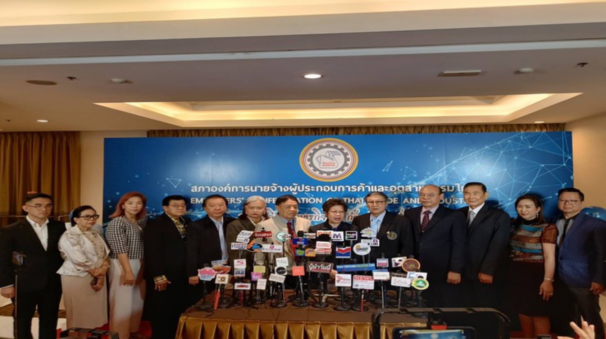 ท่านประธานสภาฯ รองประธานสภาฯ และเลขาธิการสภาฯ เข้าร่วมงานฉลองครบรอบ 30 ปี สภาองค์การนายจ้างผู้ประกอบการค้าและอุตสาหกรรมไทย และได้ร่วมกับสภาองค์การนายจ้าง 16 สภา แสดงจุดยืนคัดค้านการปรับขึ้นค่าจ้างขั้นต่ำ 400 บาททั่วประเทศ