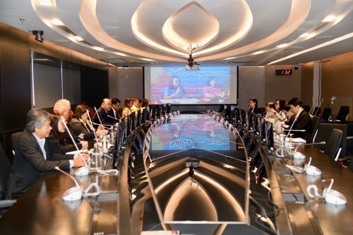 ท่านประธานสภาฯ เข้าร่วมประชุมแลกเปลี่ยนความคิดเห็นและศึกษาดูงานจากการไฟฟ้านครหลวง