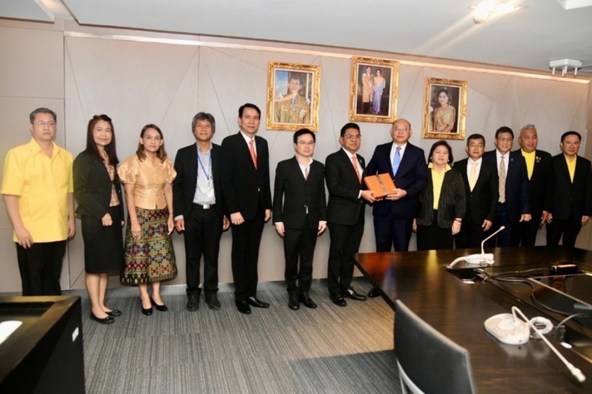 ท่านประธานสภาฯ เข้าร่วมประชุมแลกเปลี่ยนความคิดเห็นและศึกษาดูงานจากการไฟฟ้านครหลวง