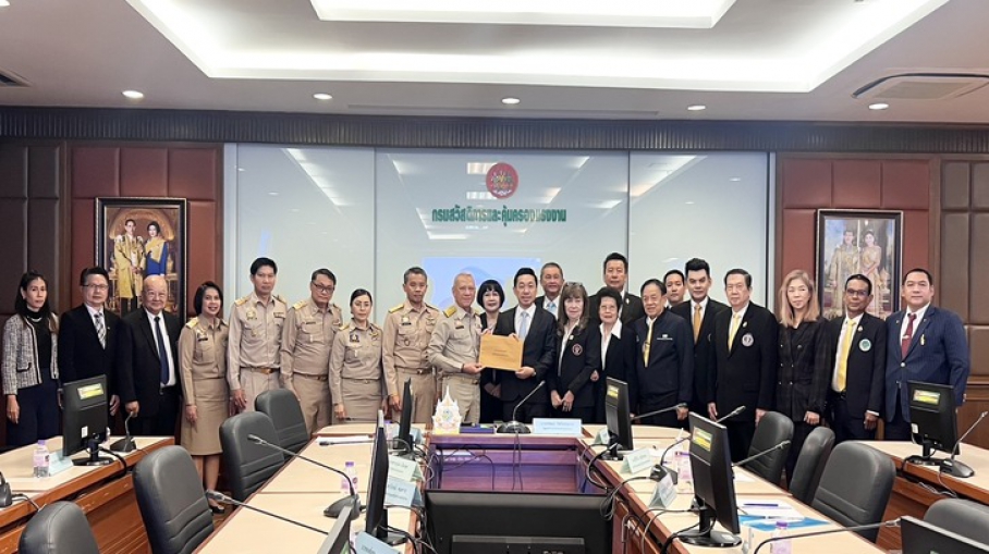 ดร.ชัยยันต์ เจริญโชคทวี เป็นตัวแทนสภาองค์การนายจ้างธุรกิจไทยร่วมกับสภาองค์การนายจ้างทั้งหมด ยื่นหนังสือถึงท่านรัฐมนตรีกระทรวงแรงงาน